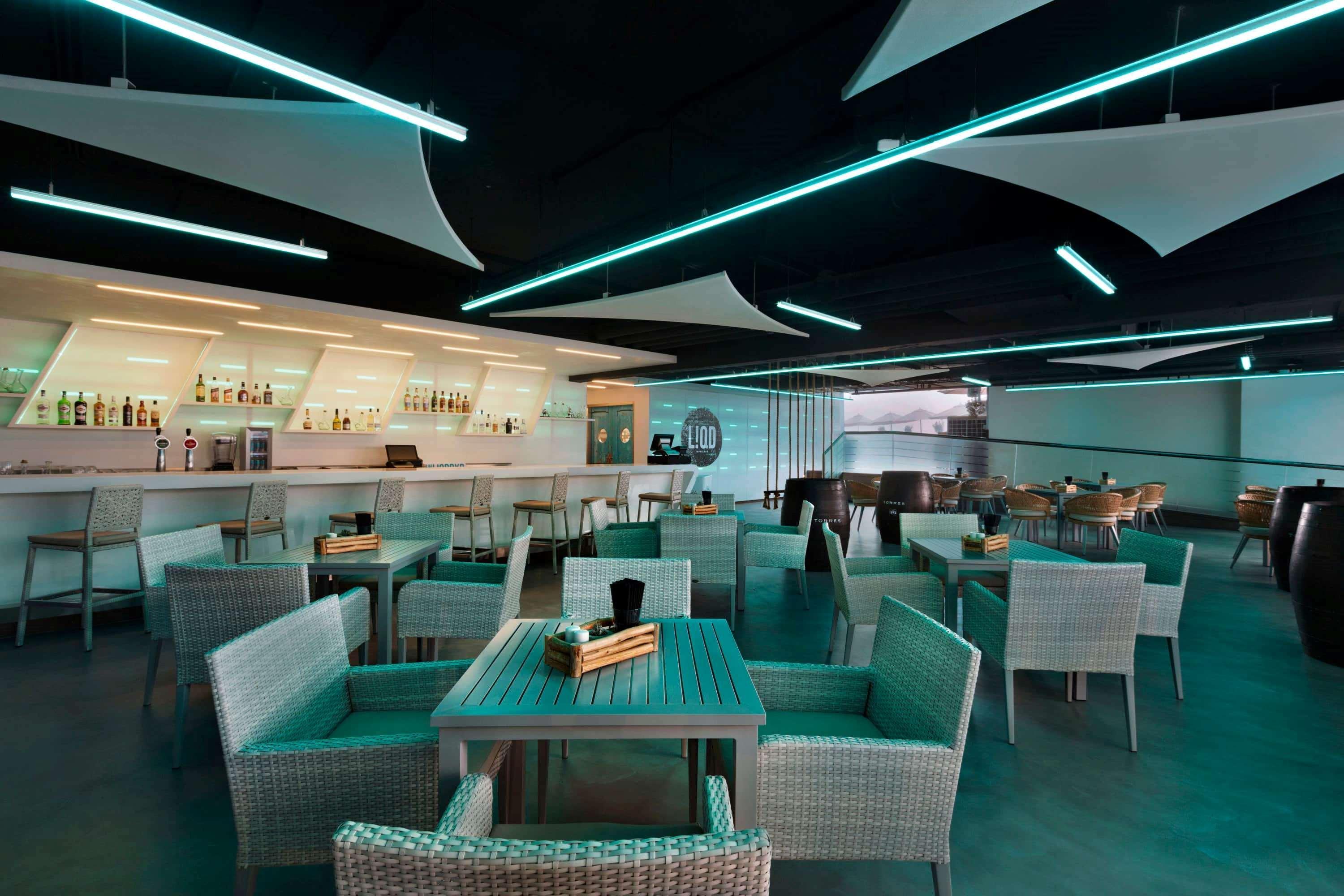 Hotel Tryp By Wyndham Dubái Exterior foto The interior of the bar