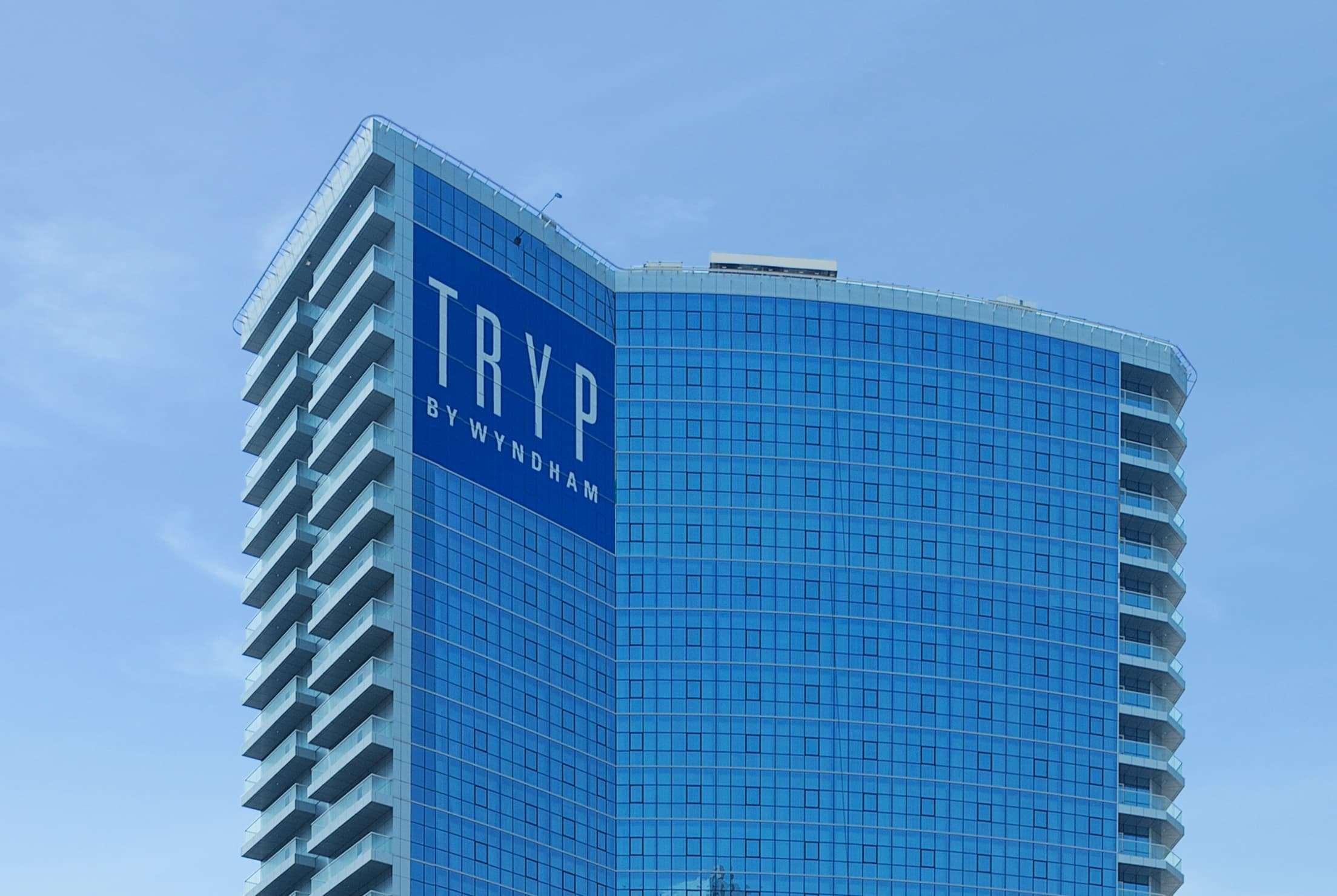 Hotel Tryp By Wyndham Dubái Exterior foto Tryp by Wyndham
