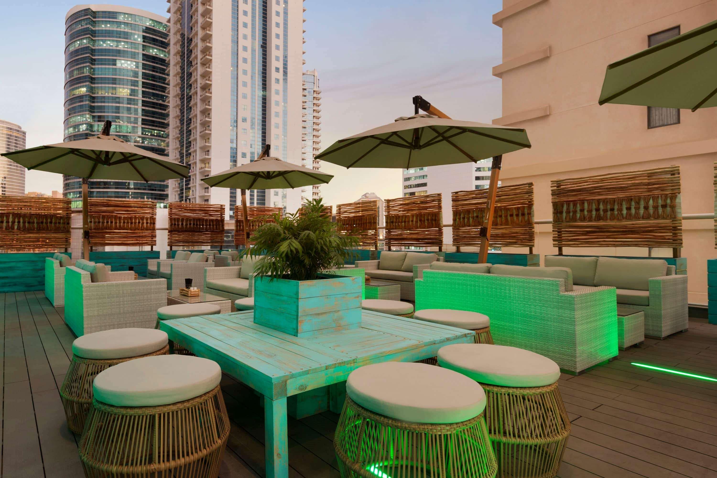 Hotel Tryp By Wyndham Dubái Exterior foto Rooftop lounge at the hotel