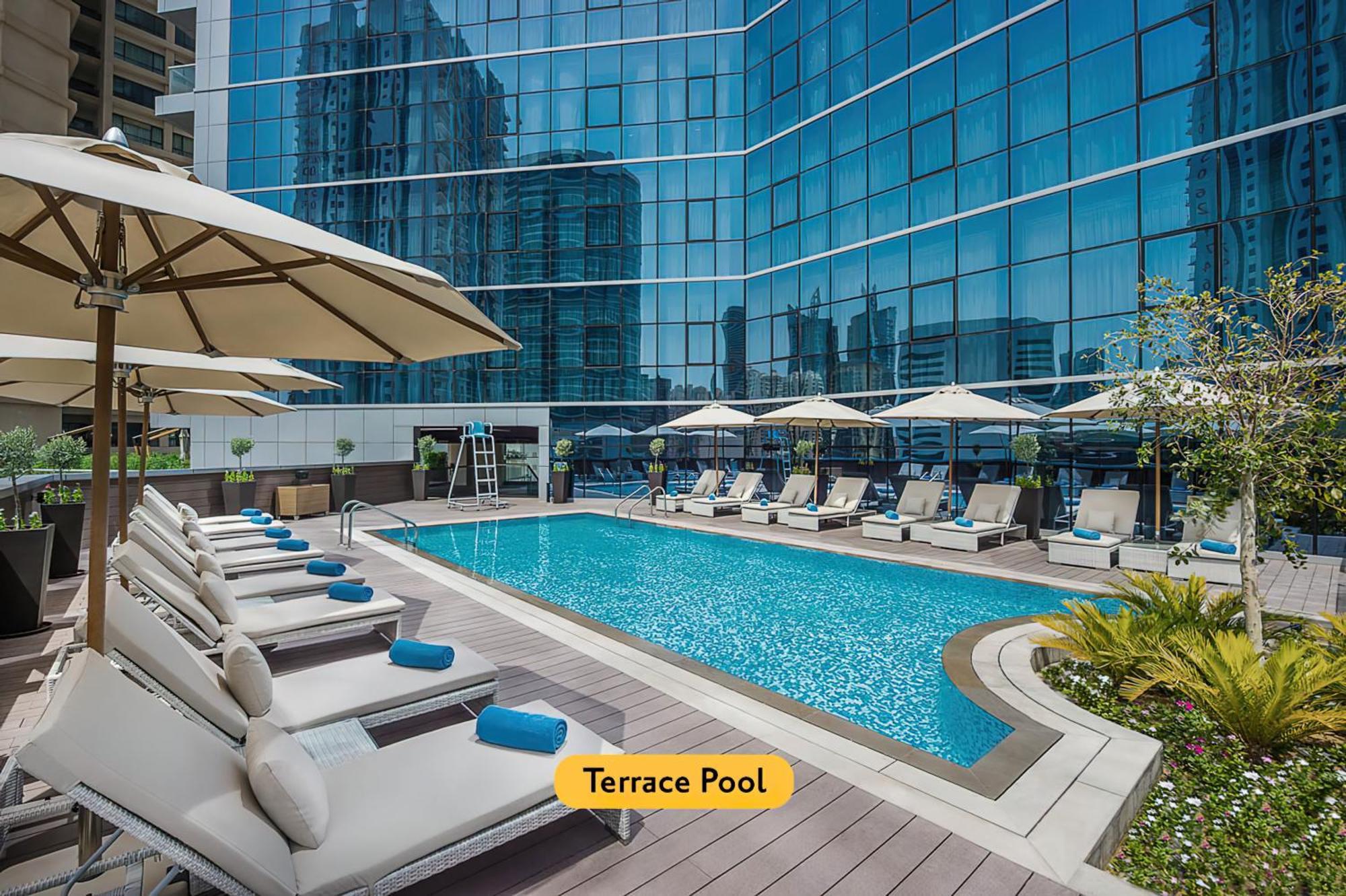 Hotel Tryp By Wyndham Dubái Exterior foto Terrace Pool