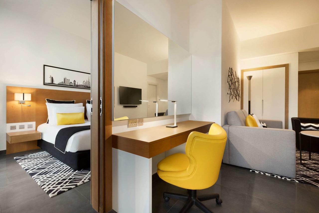 Hotel Tryp By Wyndham Dubái Exterior foto A room at the hotel