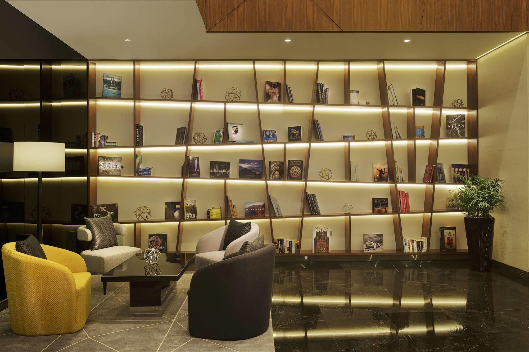 Hotel Tryp By Wyndham Dubái Exterior foto The library at the hotel