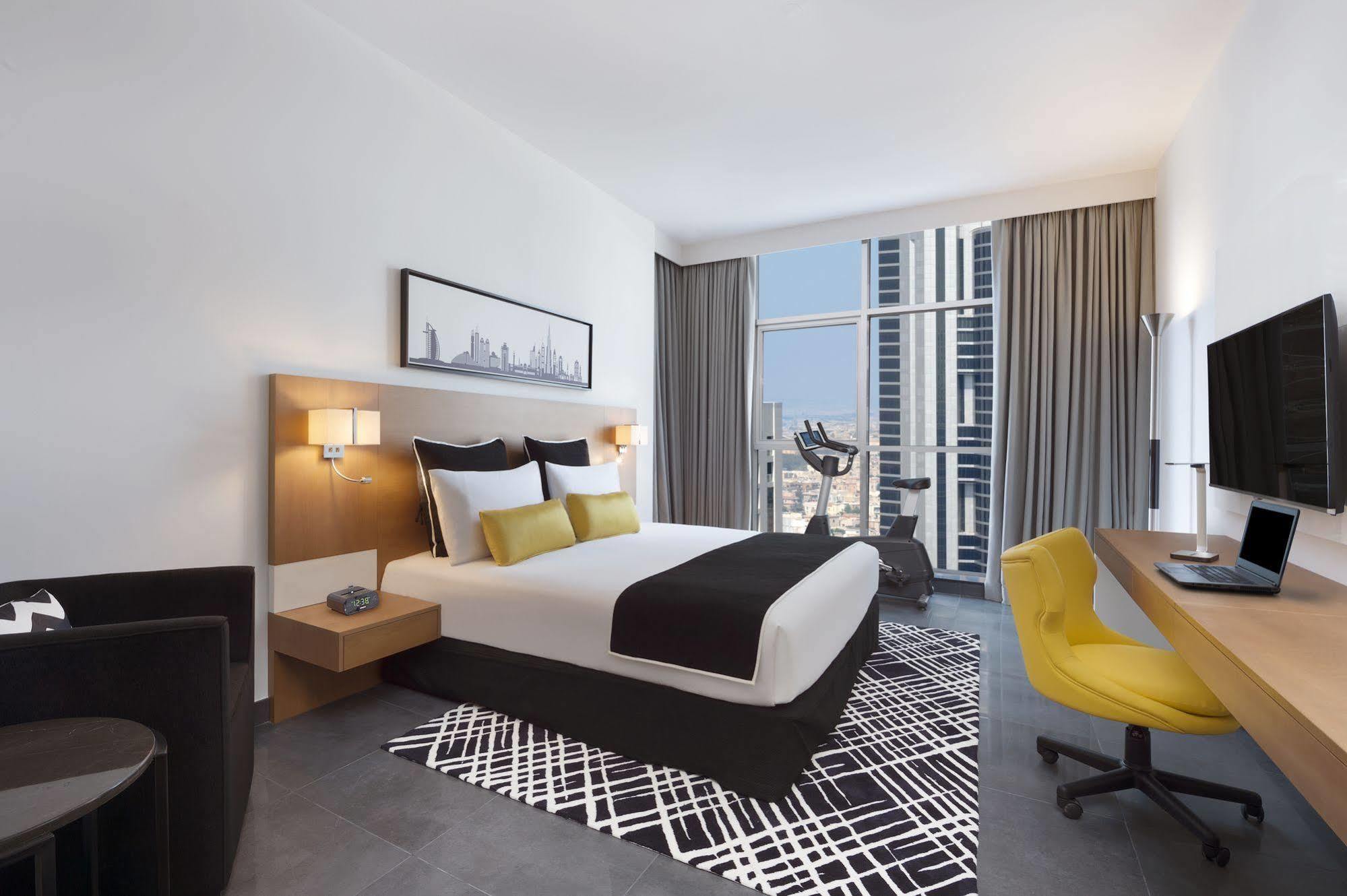 Hotel Tryp By Wyndham Dubái Exterior foto A room at the hotel