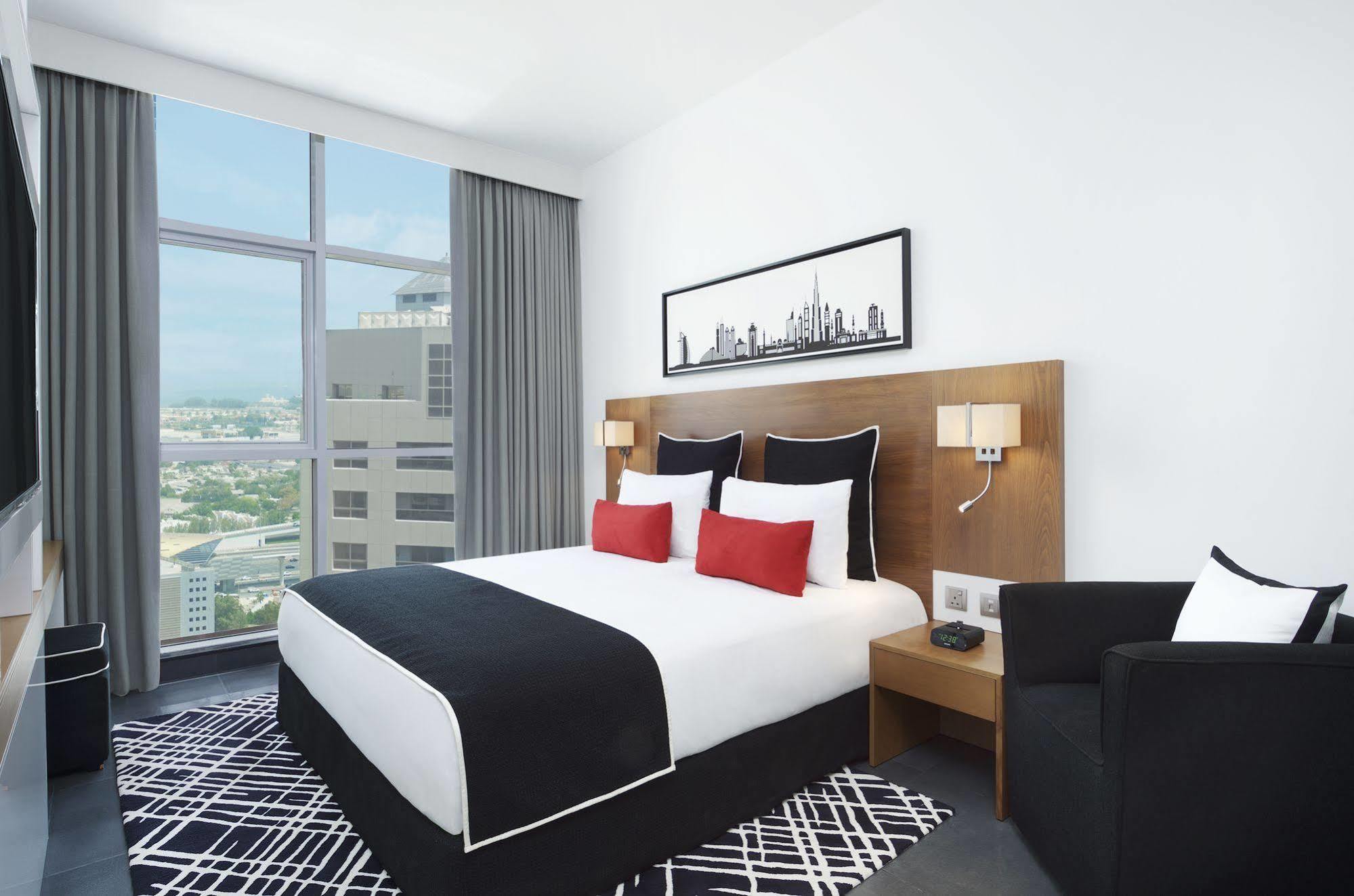 Hotel Tryp By Wyndham Dubái Exterior foto A room at the hotel