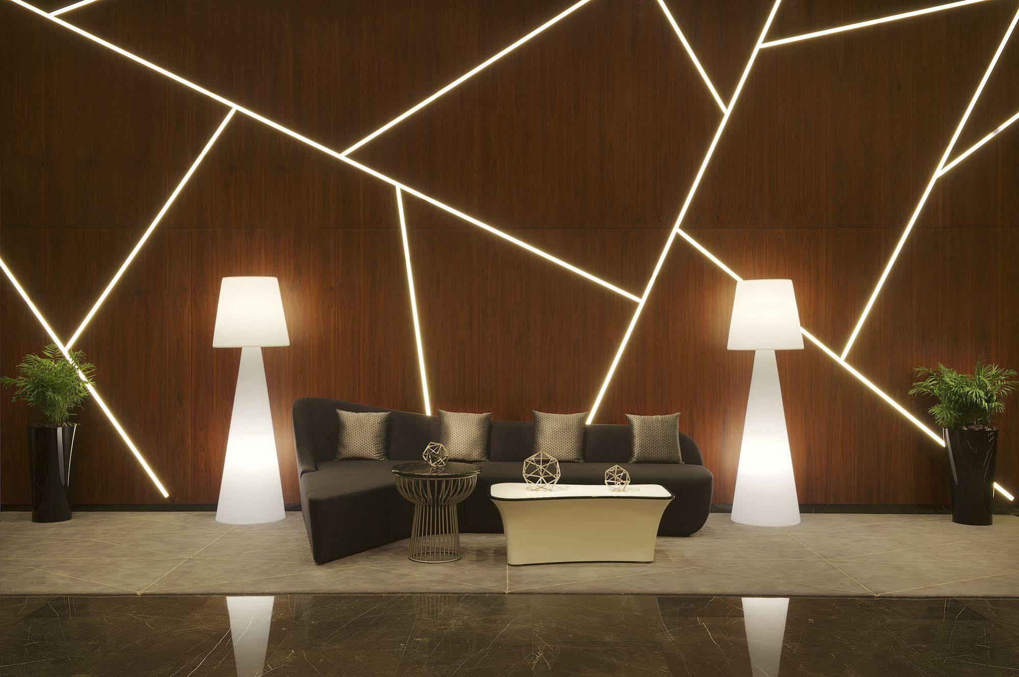 Hotel Tryp By Wyndham Dubái Exterior foto "The interior of the building is designed to reflect the modern style of the city"