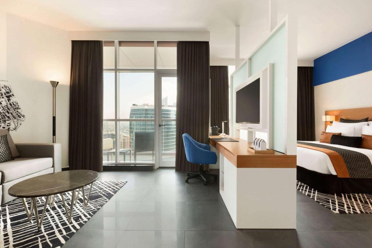 Hotel Tryp By Wyndham Dubái Exterior foto A room at the hotel