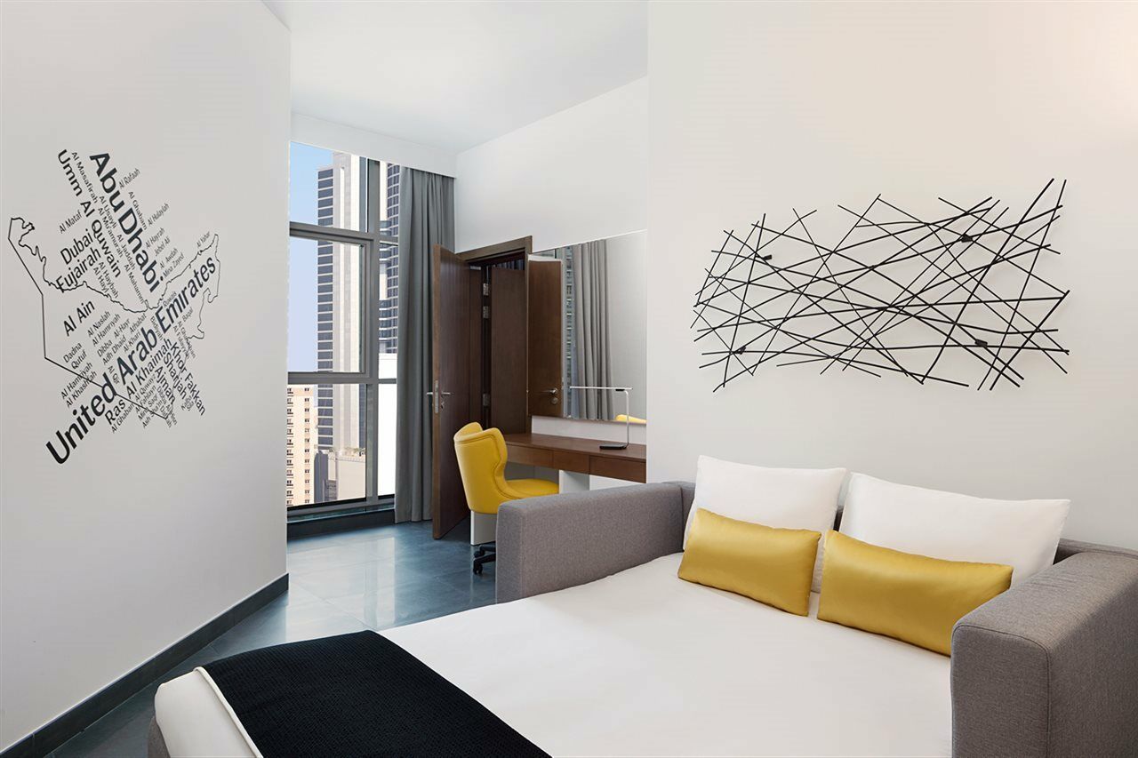 Hotel Tryp By Wyndham Dubái Exterior foto The map of the United Arab Emirates on the wall of a room at the hotel